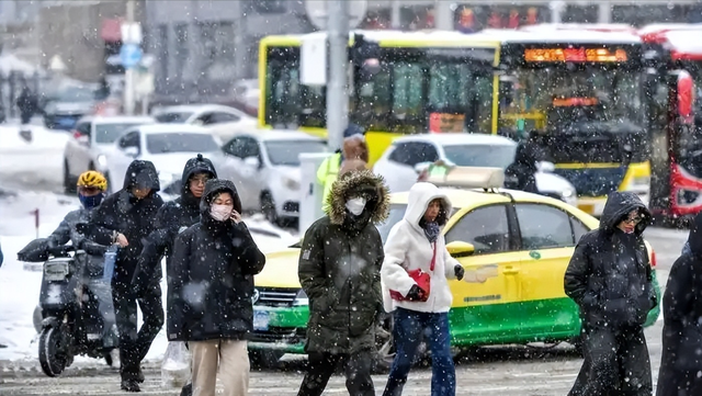 暴雪停课刷屏全网，乌鲁木齐凭什么从"中转站"逆袭？一细节戳人心