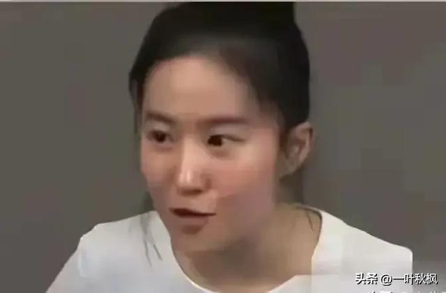 刘亦菲素颜出镜，与路人无差别	，网友：这才是真实状态