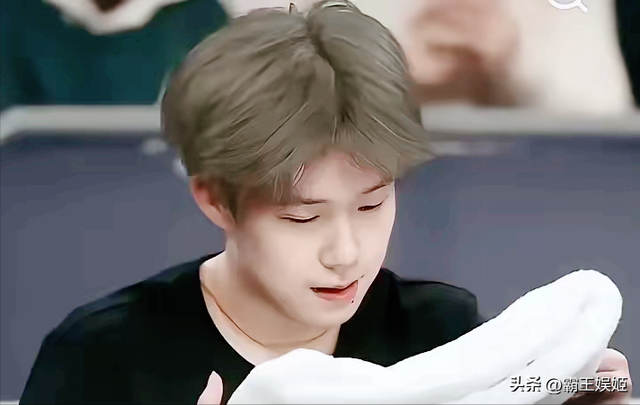 不到24小时，央视3次点名全红婵，冠军背后，竟是这般光景？