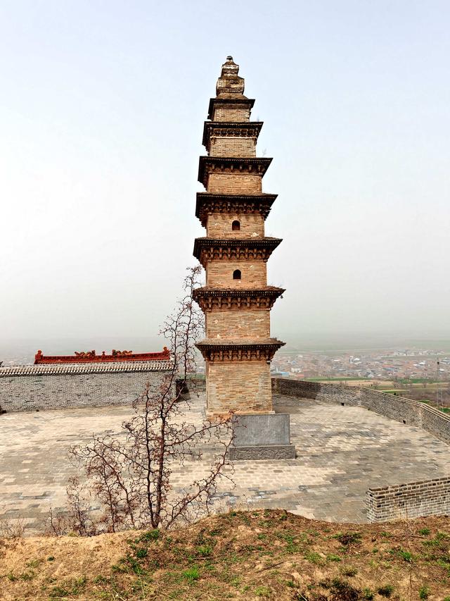 坡上孤塔——万荣八龙寺塔