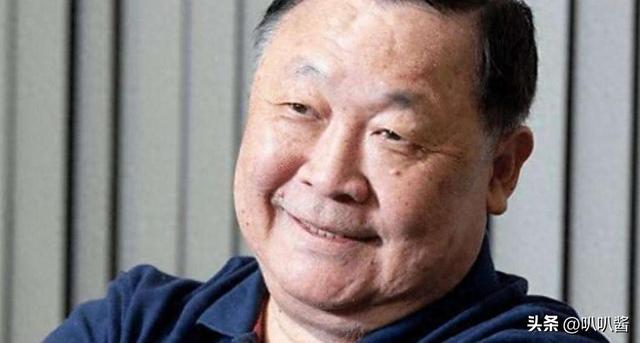 出名后出轨保姆，气死原配，如今77岁的他晚景凄凉，子女与其割席