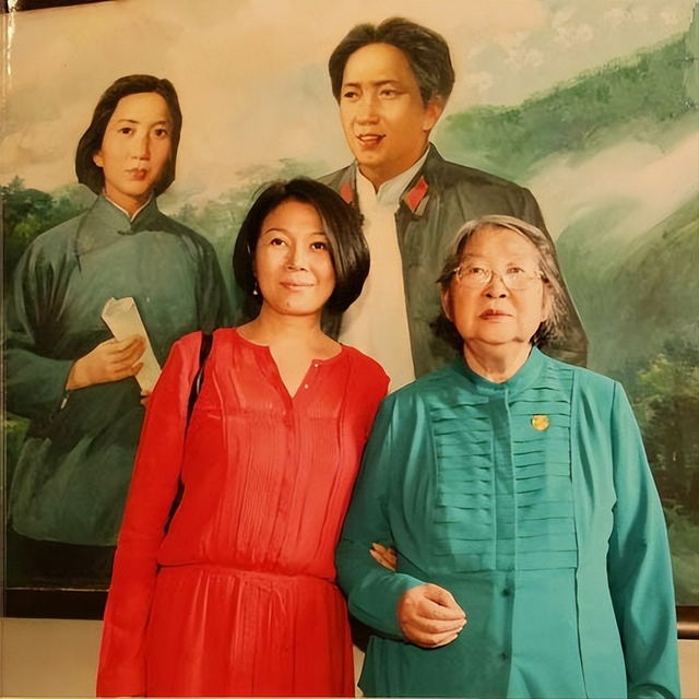 1996年，中央决定给李敏副军级待遇，她却说：父母是父母，我是我