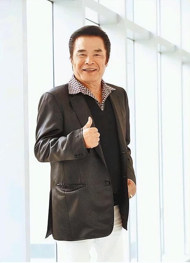 他和6个老婆共处一室，每人每月7万零花钱，71岁又娶小20岁妻子