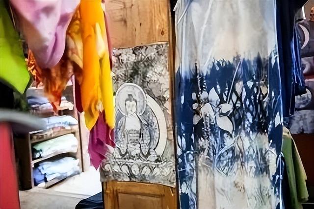 进山疗愈爆火，年轻人为何在寺庙制香、苗寨染布里找寻自我？