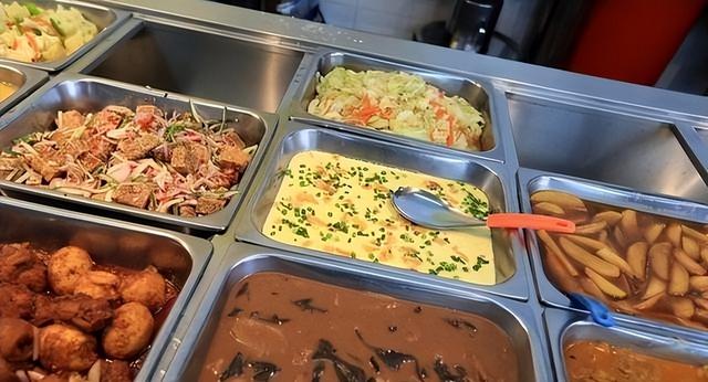 北京下了死命令：2027年底前，所有中小学必须告别“校外配餐	”