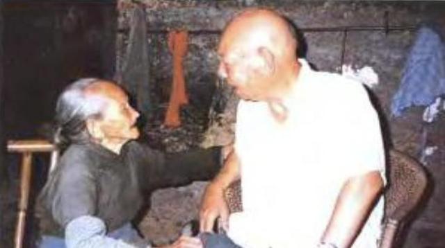 这位军副政委返乡探亲，已嫁他人的未婚妻想见他，哥哥：退还聘礼