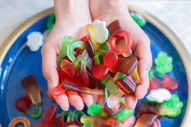 这种糖果危害大，千万不要再给孩子吃了图片