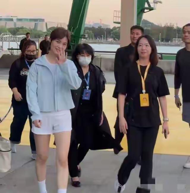 她居然41岁了，这状态看上去以为她才25岁 太显年轻了吧 怎么保持的