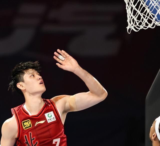 恭喜！22岁曾凡博签约达成，拒绝海外合同重返首钢，奥莫特被裁！