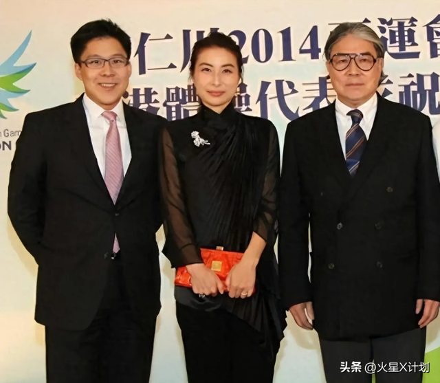 摊牌了！结婚13年，郭晶晶再次迎来喜讯，原来霍震霆当年没说错