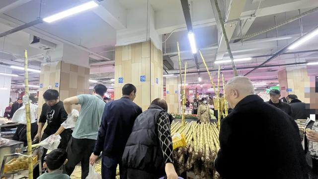 轨道直达的赶场地!地方超大,东西多,买菜这些超方便