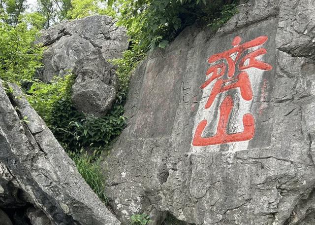 这座长江南岸的佛光之城，藏着安徽最能打的山水