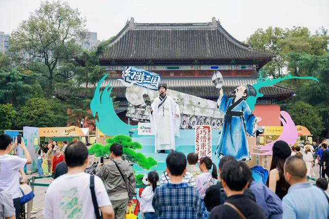 国庆中秋接待游客超82万，武侯祠以当代叙事重构文化坐标