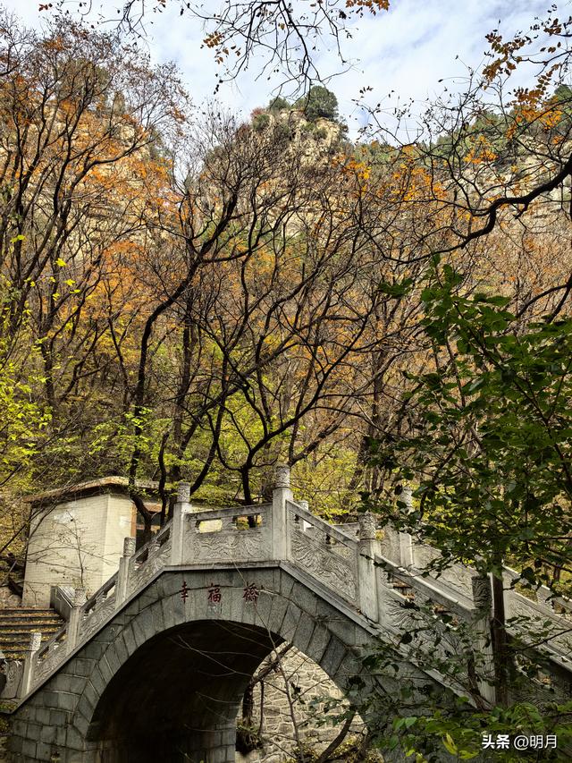 龙洞胜境尤奇崛