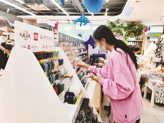 从做销售起步， 深耕二十年不放弃的他，凭什么能成为文具圈大佬
