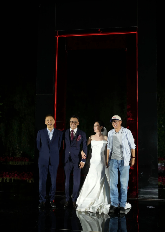 张丹红婚后首秀恩爱，晒出了与李国庆的婚礼照片！向李国庆深情表白：将用余生回报你、爱你