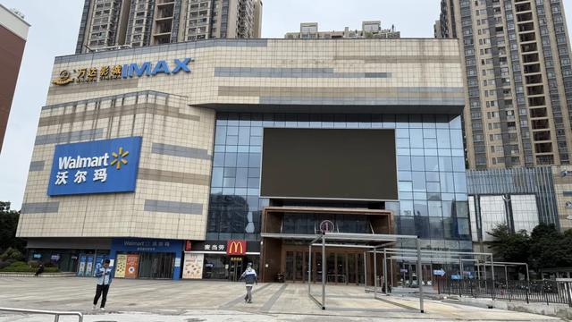 南宁虎丘嘉佑城有大动作?招牌拆掉广场上搭钢架,这是要做什么?