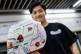 中国F1第一人，创造历史！他的头盔亮了……图片