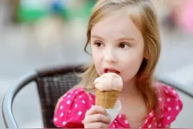 从小被限制吃雪糕和允许吃的孩子，长大后有3大差距，你了解吗？图片