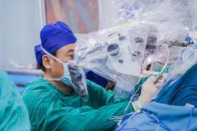 头疼一年多原来是脑子里长了瘤子 泰康同济为五旬脑膜瘤患者精准“拆弹”图片