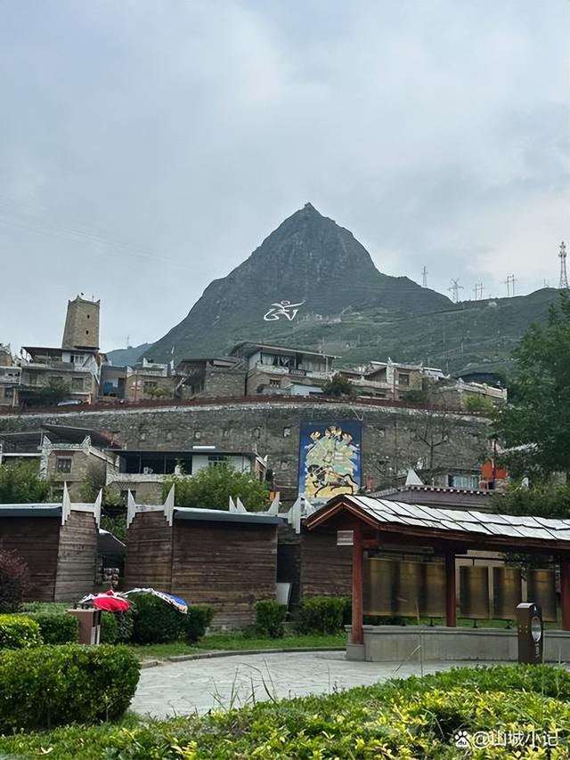 踏迹寻音：在阿坝理县，桃坪羌寨与甘堡藏寨的时空对话