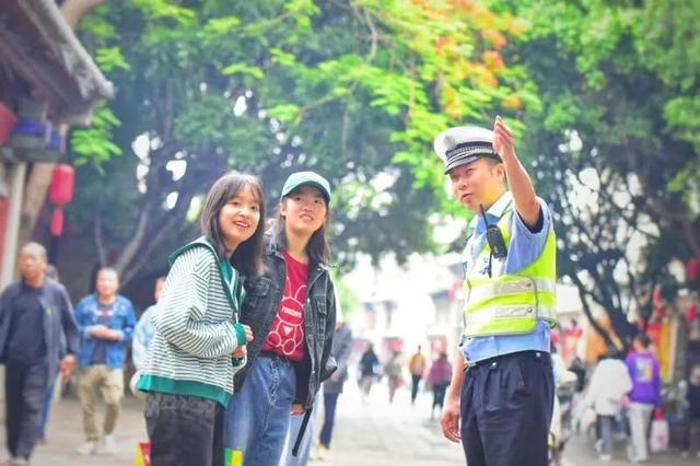 人民公安报刊发丨建水：“景中警·临安盾”护游客舒心畅游