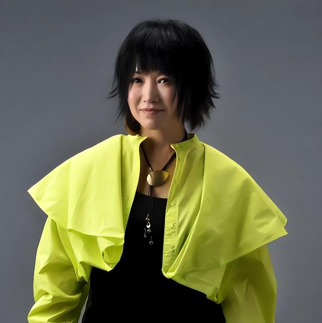 她连上5次春晚，私下却和恩师同居怀孕被骗流产，今57岁依然单身