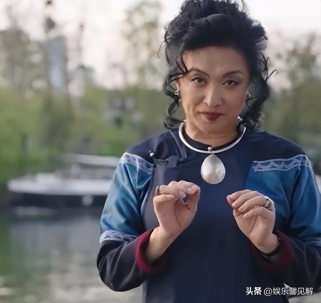 面相变了！逃到国外半年多，58岁金星近照曝光，早年风光已然不再