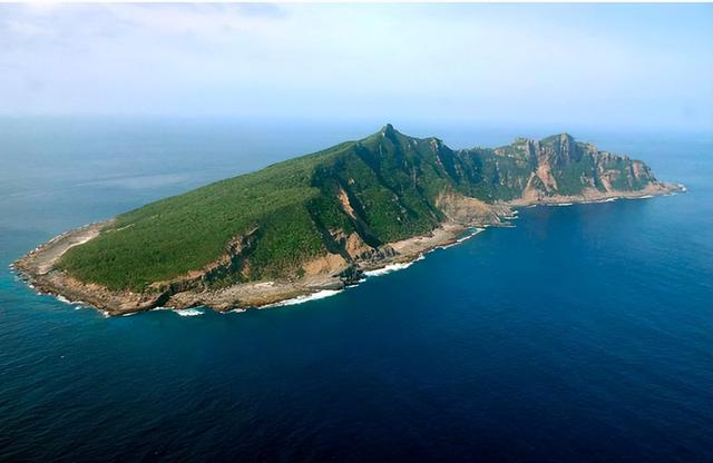 风向突变！日本突然“认怂”，死死按住反华急先锋	，生怕局势失控