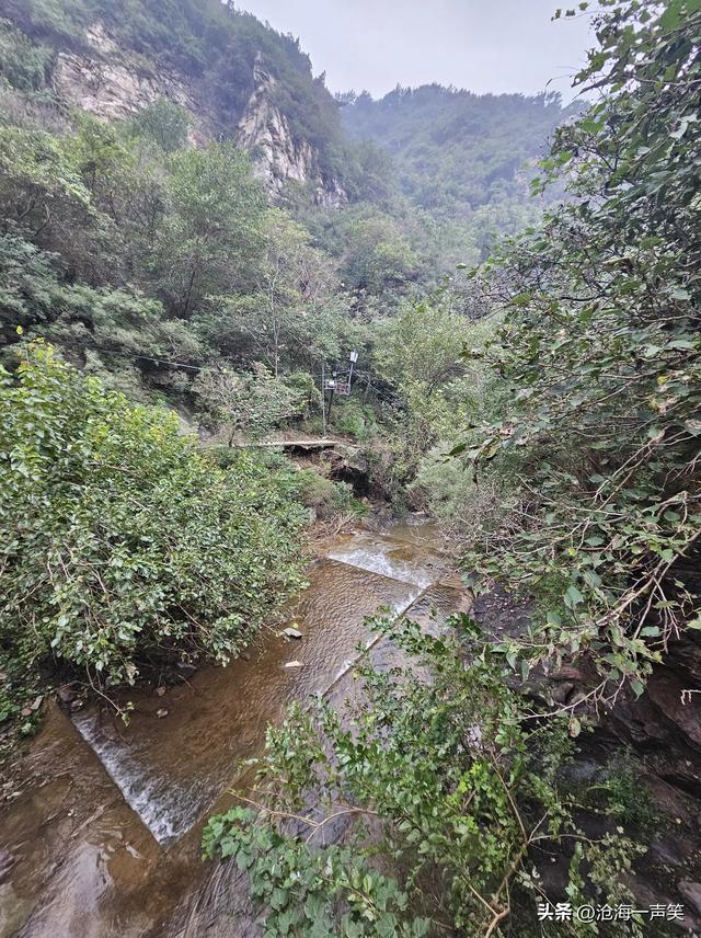 黑龙潭，飞泉流瀑，铁桥横亘，重峦叠嶂，一起走吧，强身健体吧！