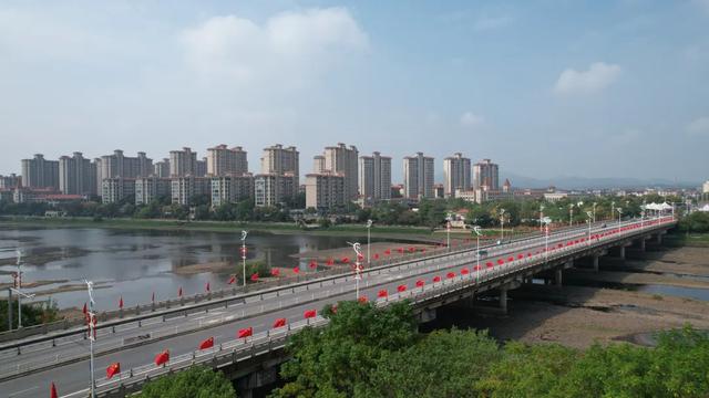 满城中国红!今天的余江,美得超有氛围感!