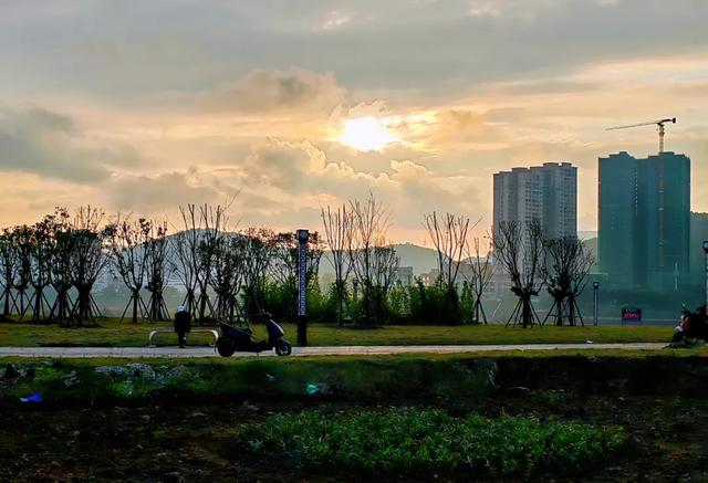带娃圣地+1，射洪这个新广场好安逸！