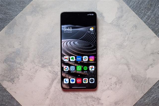 对标iPhone17！小米16屏幕黑边再创新低，超越魅族22