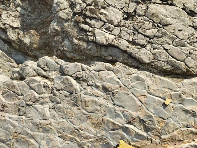 夏日东北行：8月7日，在大连金石滩，观察典型海岸侵蚀地貌。