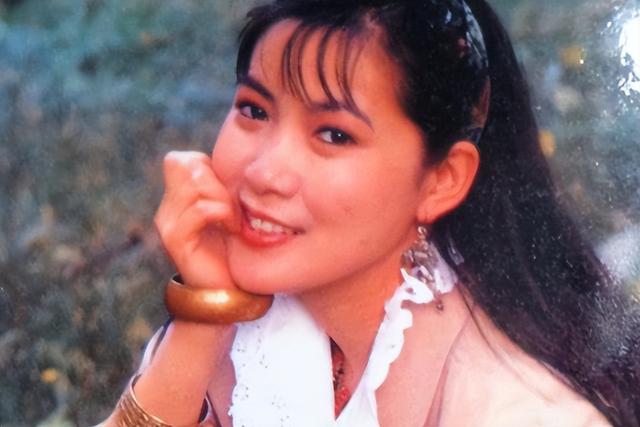 《生万物》3个土掉渣“老婆子”，年轻时美貌无双，颜值不输杨幂