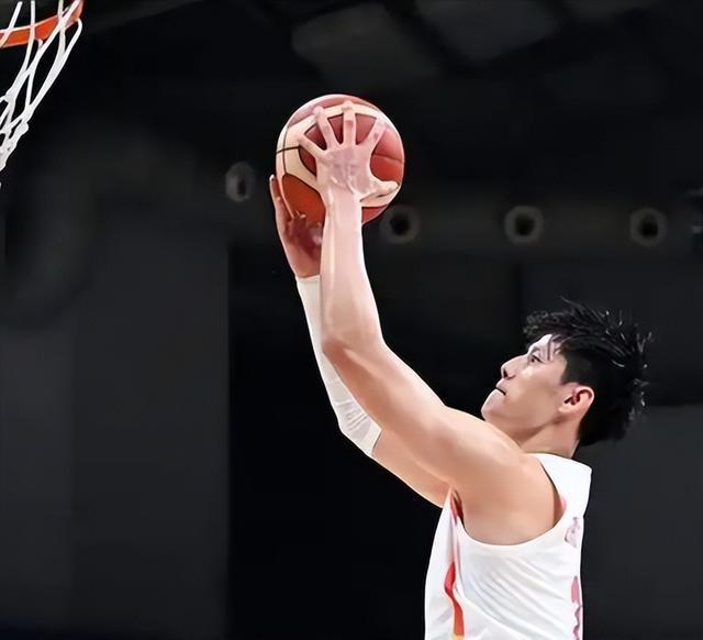 恭喜！22岁曾凡博签约达成，拒绝海外合同重返首钢，奥莫特被裁！