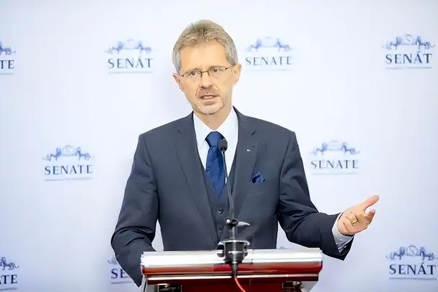 比立陶宛更可恨！切断对华往来、紧抱台湾不放，可忽略了关键一点
