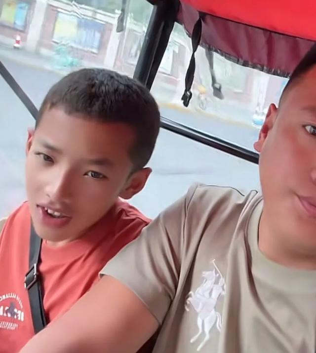 萨玛王朝后裔康巴人的赛马节