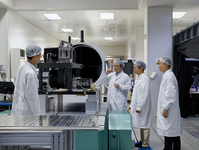 中国被逼到墙角后的反击，十五五 "超常规科技攻关" 到底有多猛？