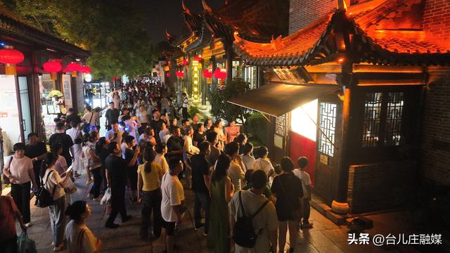 台儿庄古城夜游人气旺 运河文化焕发新活力