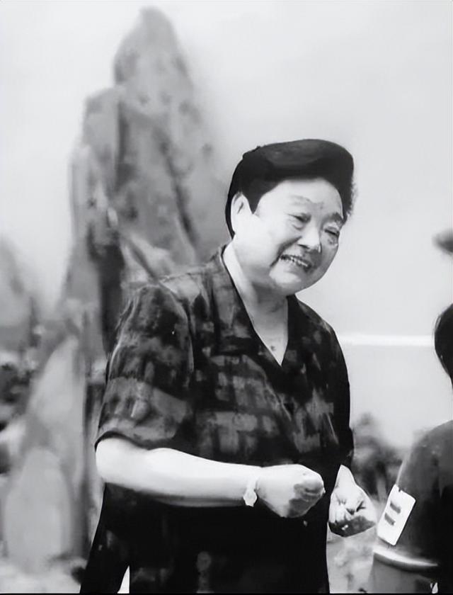 突发讣告！官方社交账号头像已变黑白