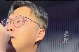 只有中国人才懂的“暗号”！亚运赛场上DJ跟观众对“暗号” “宫廷玉液酒，_________”图片