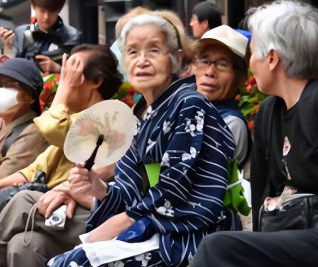 为何日本军国主义，始终未被彻底清算？究竟是哪些势力“作祟”？