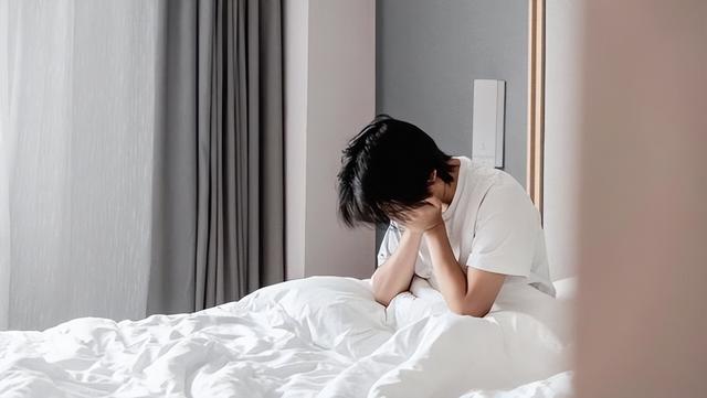 一个非常非常非常耗精力的做法，建议你越早改掉越好