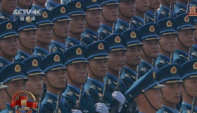 阅兵出现重大失误？导弹挂反、字打错，央视曝真相，涉及82名英烈