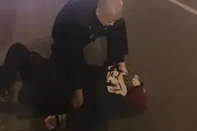 呼和浩特一老人倒在路边，神智不清，就在这时……图片
