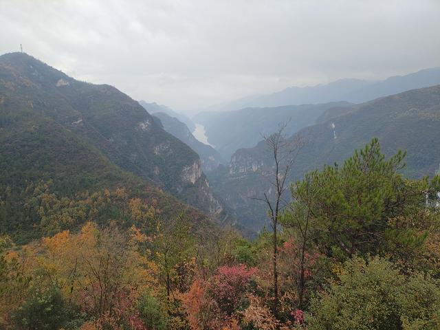 鄂渝行第三天：小红船.瞿塘峡.巫山.神女天路
