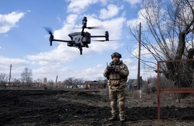 俄方悬赏刺杀指挥官，乌克兰策划诈死局，赏金反成军费