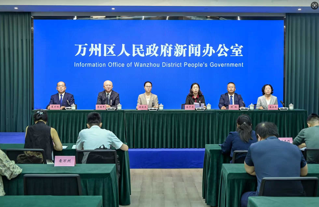 万州天生城遗址公园国庆迎客