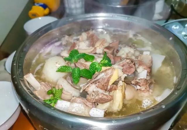 今年冬天，为啥去饭店喝羊汤吃羊肉的人少了？内行：5个现实原因